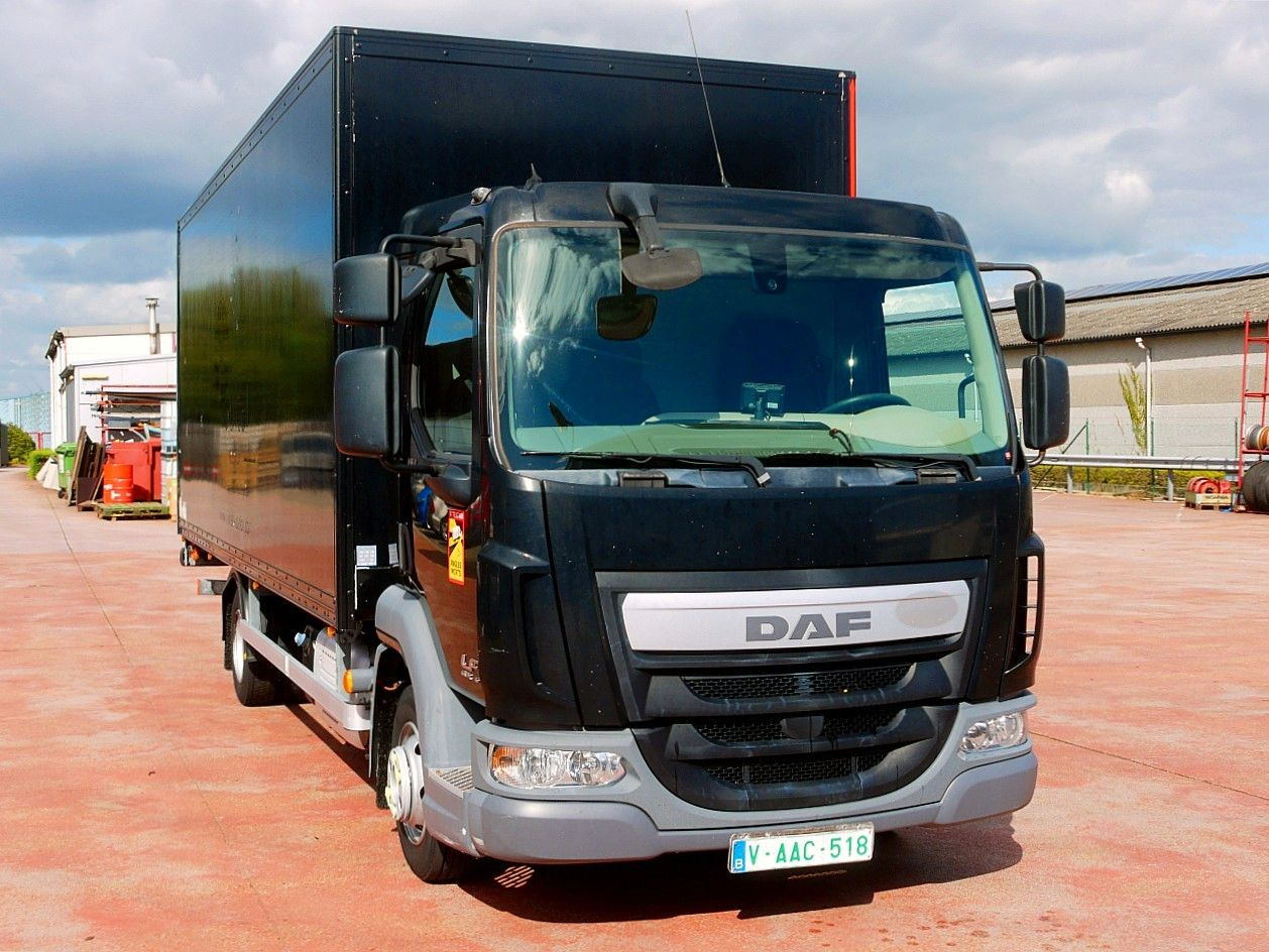 DAF LF FA 180 MEUBEL KOFFER LBW LUFT FEDERUNG AIRCO - Camión caja cerrada: foto 1 DAF LF FA 180 MEUBEL KOFFER LBW LUFT FEDERUNG AIRCO - Camión caja cerrada: foto 1