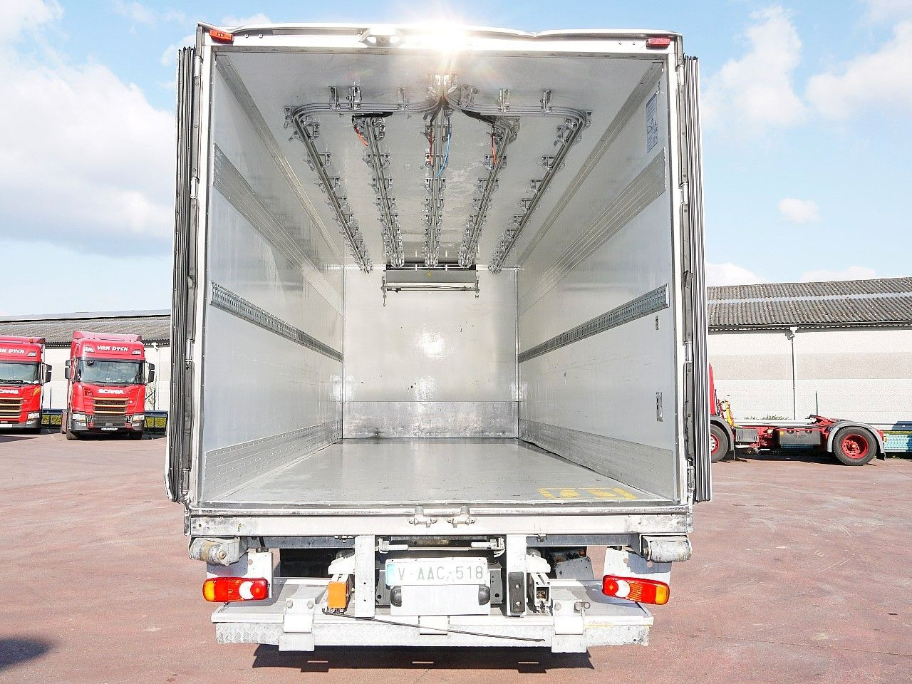Camión frigorífico Iveco 140E18 FLEISH KUHLKOFFER CARRIER SUPRA 550 LBW Iveco 140E18 FLEISH KUHLKOFFER CARRIER SUPRA 550 LBW: foto 9