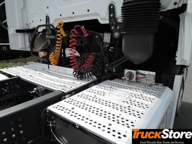Mercedes-Benz Actros 1843 LS - Cabeza tractora: foto 2 Mercedes-Benz Actros 1843 LS - Cabeza tractora: foto 2