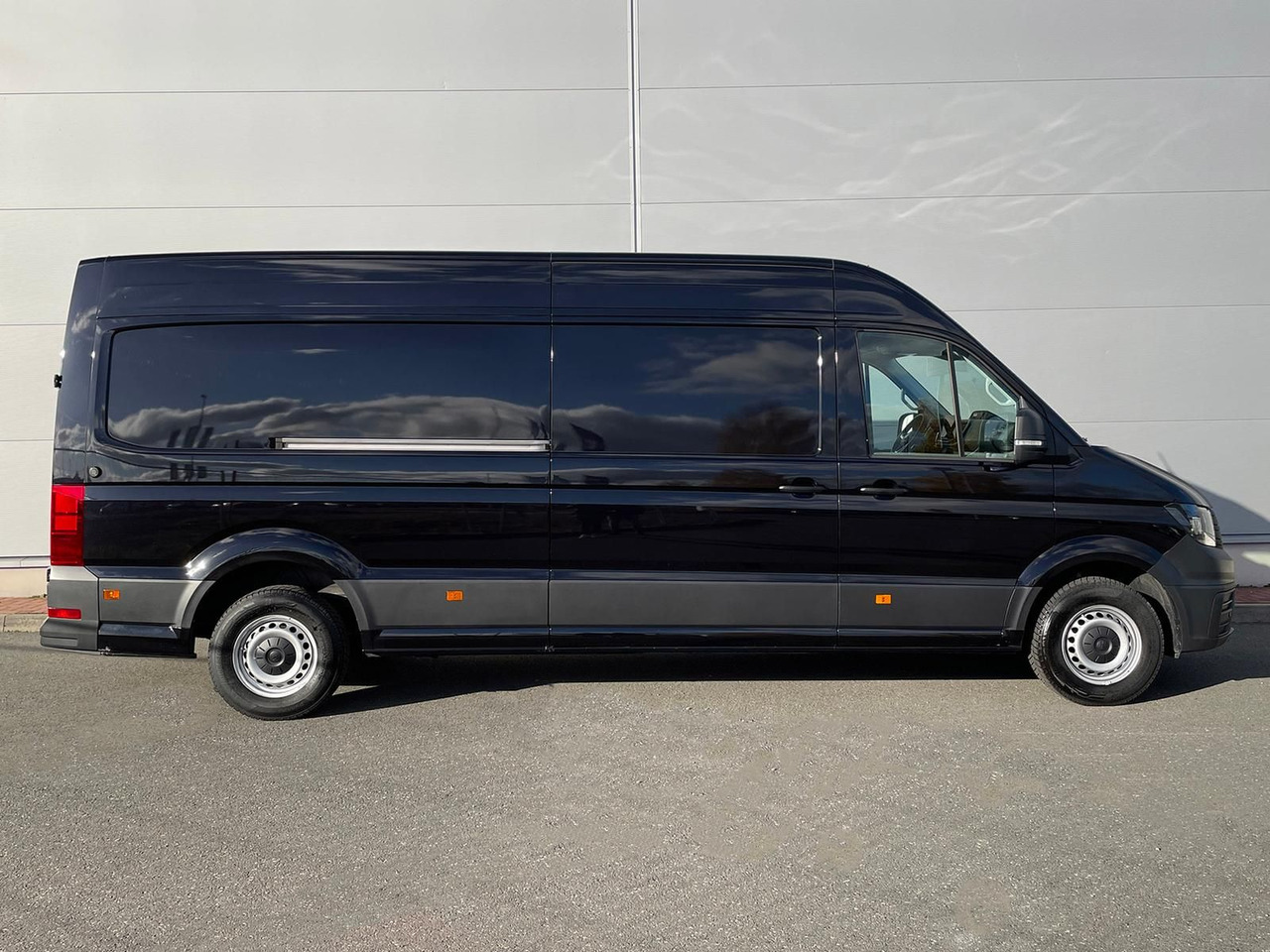 Volkswagen Crafter Kasten 35 L4H3 NAV SITZHZ AHK DAB KAMERA - Furgoneta de pasajeros: foto 5 Volkswagen Crafter Kasten 35 L4H3 NAV SITZHZ AHK DAB KAMERA - Furgoneta de pasajeros: foto 5