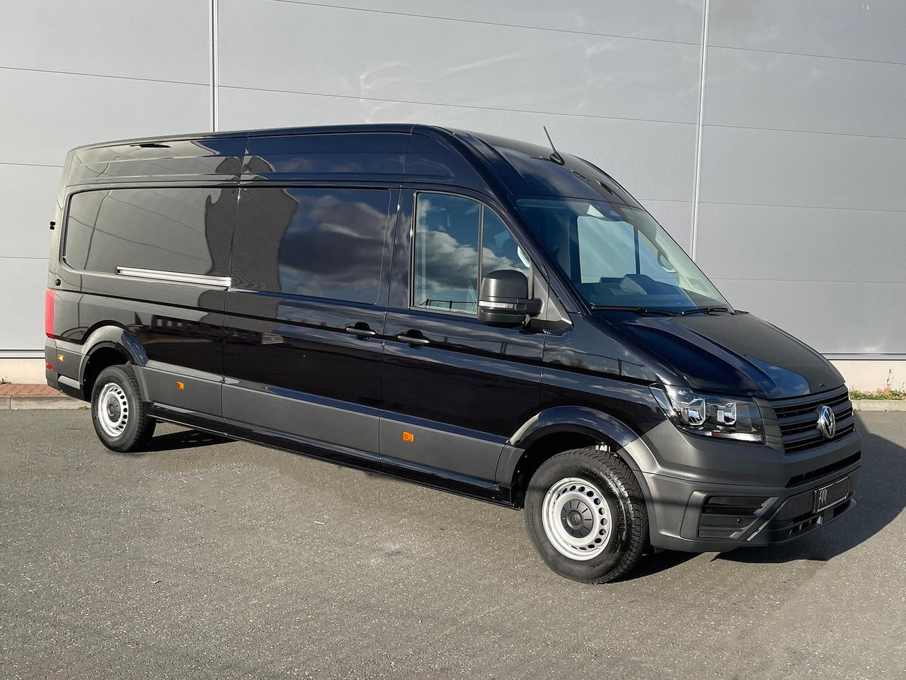Volkswagen Crafter Kasten 35 L4H3 NAV SITZHZ AHK DAB KAMERA - Furgón: foto 2 Volkswagen Crafter Kasten 35 L4H3 NAV SITZHZ AHK DAB KAMERA - Furgón: foto 2
