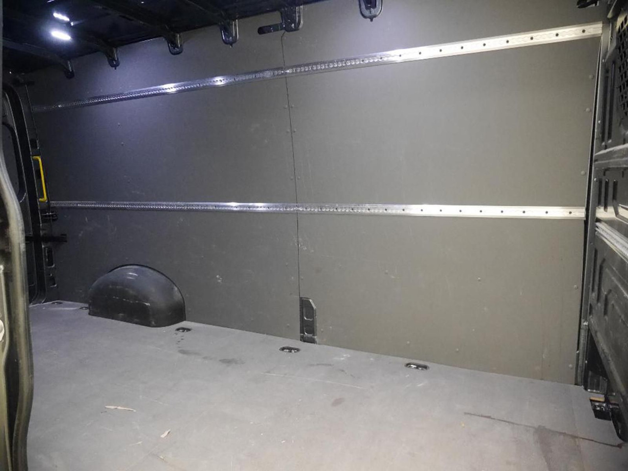 Volkswagen Crafter Kasten 35 L4H3 PDC DAB KAMERA KLIMA MFL - Furgón: foto 5 Volkswagen Crafter Kasten 35 L4H3 PDC DAB KAMERA KLIMA MFL - Furgón: foto 5