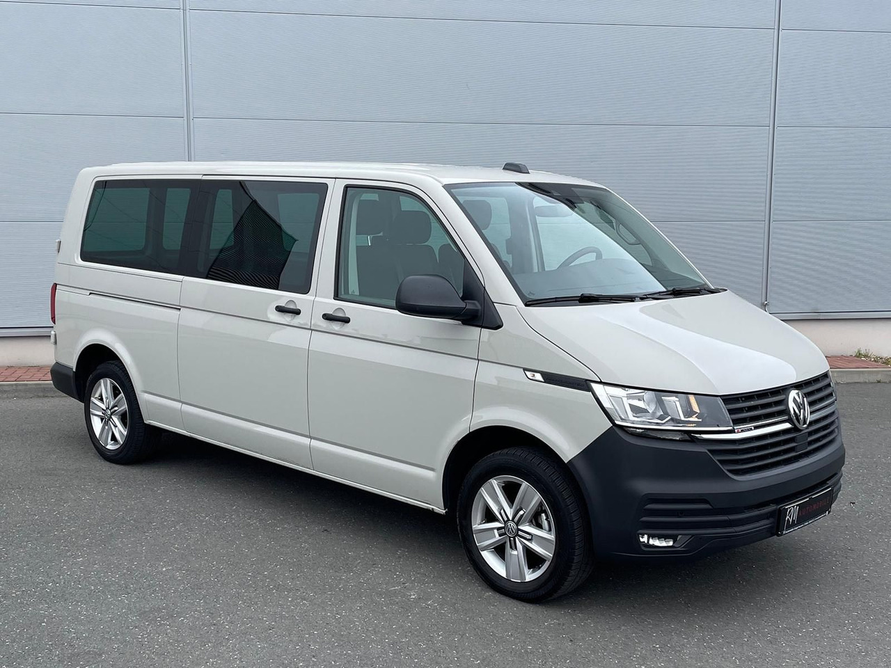 Volkswagen T6.1 Transporter 2.0 TDI lang 4MOTION SITZHZ NAV - Coche: foto 2 Volkswagen T6.1 Transporter 2.0 TDI lang 4MOTION SITZHZ NAV - Coche: foto 2
