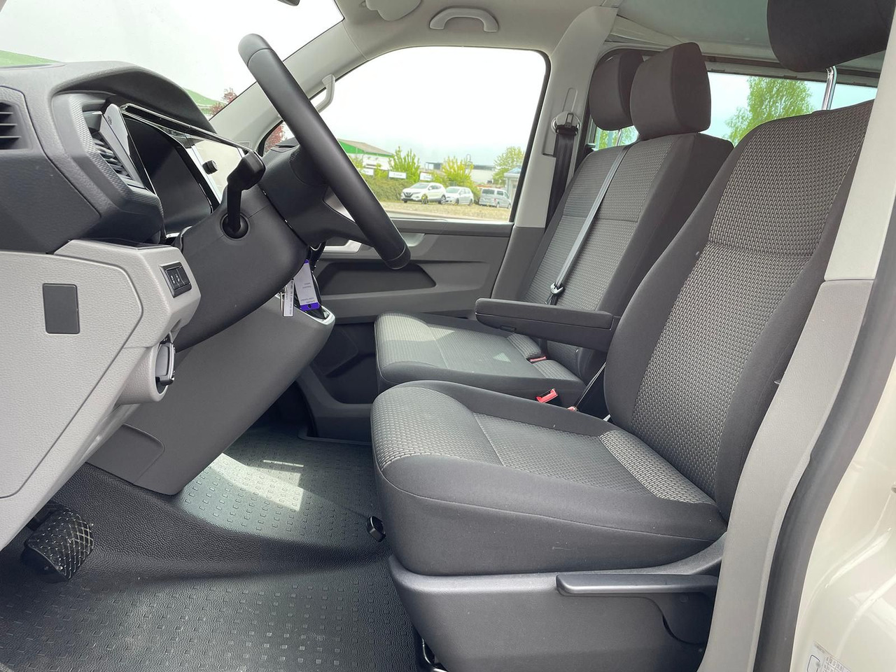 Coche nuevo Volkswagen T6.1 Transporter 2.0 TDI lang 4MOTION SITZHZ NAV: foto 26