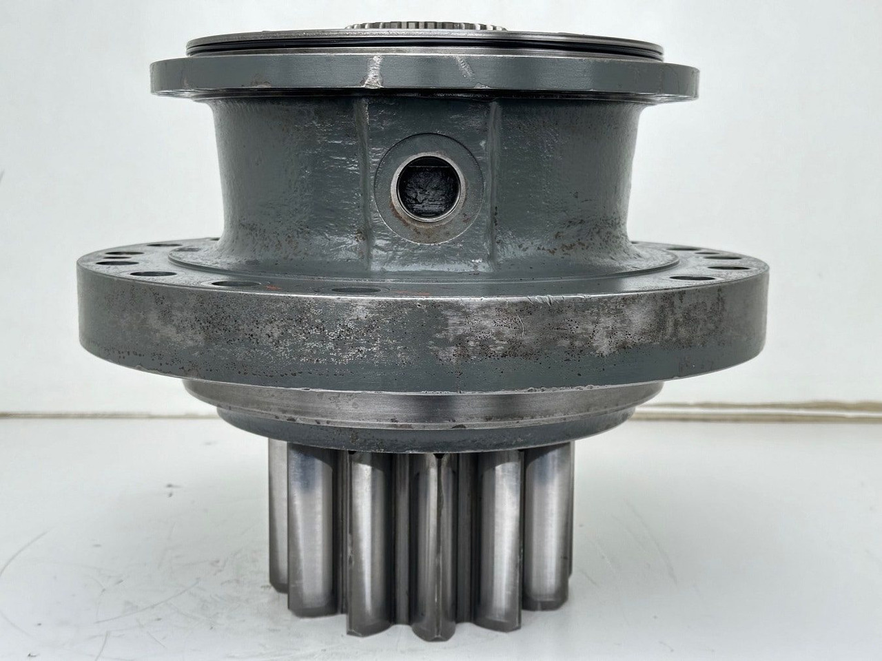 Liebherr Abtriebswellengehäuse ID-Nr.90013701 mit Abtriebswelle ID-Nr.90214087. SAT275A290. R922 LC-1486. R924 LC-1487. #0556#0579# - Reductor de giro para Maquinaria de construcción: foto 1 Liebherr Abtriebswellengehäuse ID-Nr.90013701 mit Abtriebswelle ID-Nr.90214087. SAT275A290. R922 LC-1486. R924 LC-1487. #0556#0579# - Reductor de giro para Maquinaria de construcción: foto 1