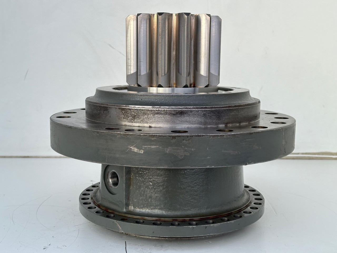 Liebherr Abtriebswellengehäuse ID-Nr.90018934 mit Abtriebswelle ID-Nr.90204999. SAT275/260 - SAT275/261 - SAT275/266 - SAT275/289. #1744.1806# - Reductor de giro para Excavadora: foto 4 Liebherr Abtriebswellengehäuse ID-Nr.90018934 mit Abtriebswelle ID-Nr.90204999. SAT275/260 - SAT275/261 - SAT275/266 - SAT275/289. #1744.1806# - Reductor de giro para Excavadora: foto 4