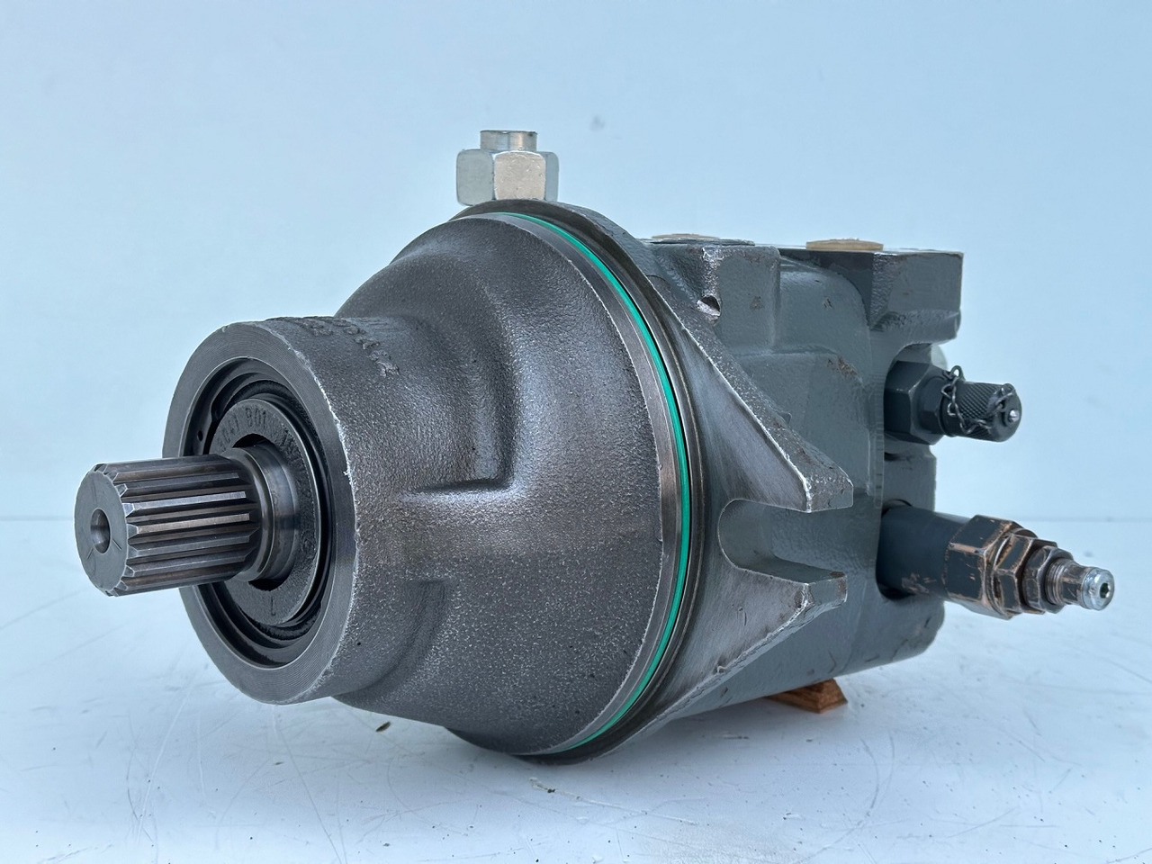 Liebherr Hydraulikeinbaumotor Typ:FMF090. ID-Nr.10139164 - ID-Nr.11371743. R946 LC, R946 LC-V, R946 NLC, R946 S-HD, R950 LC-V, R950 S-HD, R950. #11371743.11929# - Reductor de giro para Excavadora: foto 1 Liebherr Hydraulikeinbaumotor Typ:FMF090. ID-Nr.10139164 - ID-Nr.11371743. R946 LC, R946 LC-V, R946 NLC, R946 S-HD, R950 LC-V, R950 S-HD, R950. #11371743.11929# - Reductor de giro para Excavadora: foto 1