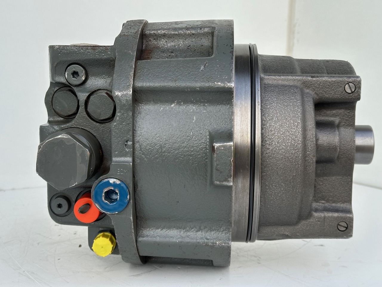 Liebherr Hydraulikeinbaumotor Typ:LH46VE 108. ID-Nr.11428178 . LOS926-1715,R926-1715,R928-1715,R930-1716,R934-1550,R936K-LC,R936K-NLC,R936K-SLC,R938. #11428178.0663# - Mando final para Maquinaria de construcción: foto 4 Liebherr Hydraulikeinbaumotor Typ:LH46VE 108. ID-Nr.11428178 . LOS926-1715,R926-1715,R928-1715,R930-1716,R934-1550,R936K-LC,R936K-NLC,R936K-SLC,R938. #11428178.0663# - Mando final para Maquinaria de construcción: foto 4