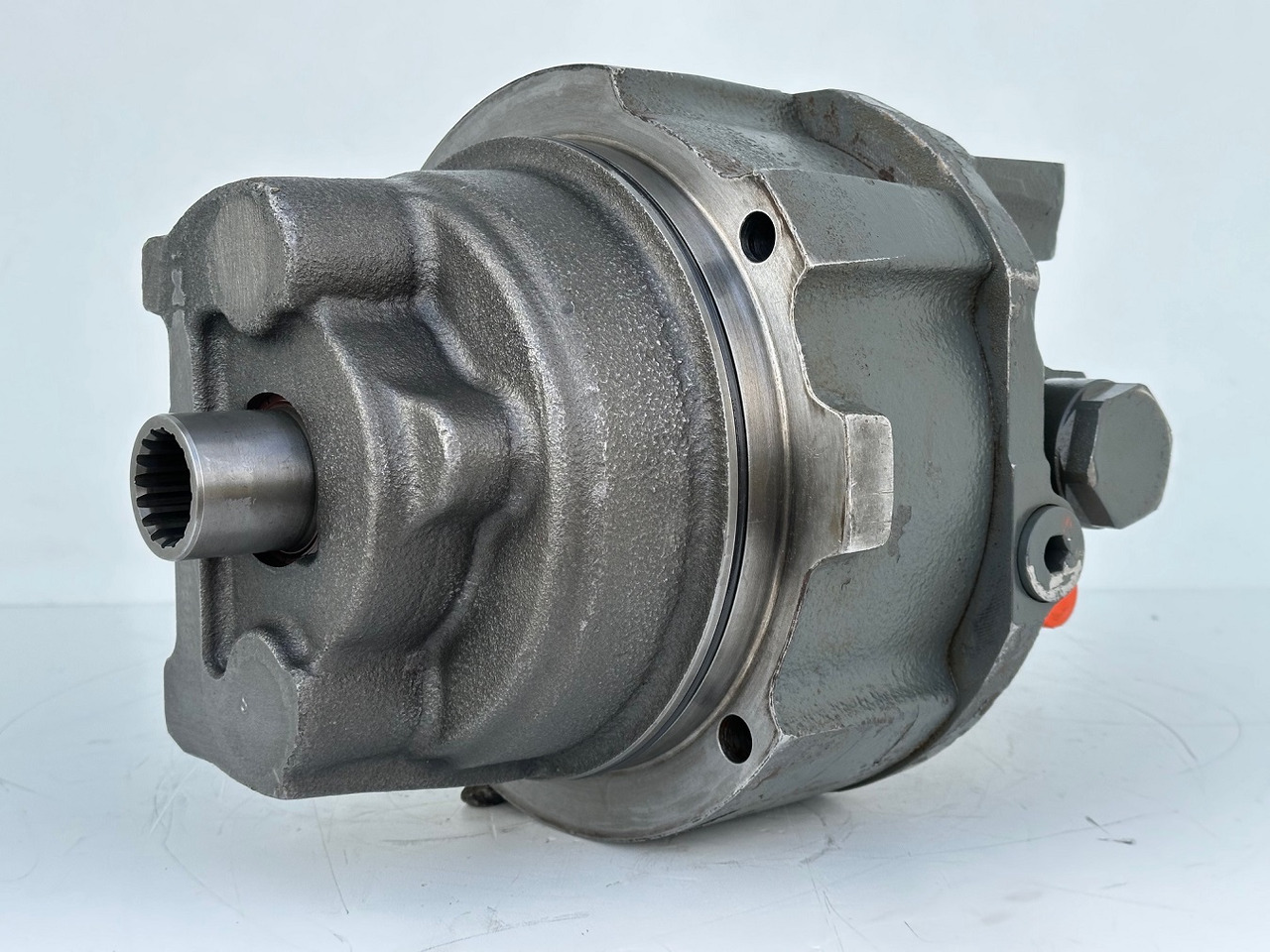 Liebherr Hydraulikeinbaumotor Typ:LH46VE 108. ID-Nr.11428178 . LOS926-1715,R926-1715,R928-1715,R930-1716,R934-1550,R936K-LC,R936K-NLC,R936K-SLC,R938. #11428178.0663# - Mando final para Maquinaria de construcción: foto 1 Liebherr Hydraulikeinbaumotor Typ:LH46VE 108. ID-Nr.11428178 . LOS926-1715,R926-1715,R928-1715,R930-1716,R934-1550,R936K-LC,R936K-NLC,R936K-SLC,R938. #11428178.0663# - Mando final para Maquinaria de construcción: foto 1