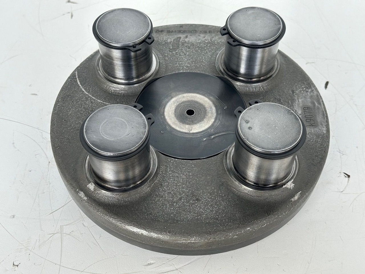 Liebherr Planetenträger ID-Nr.944306303 - ID-Nr.9443063. A924, A934, LH30, LH35, R906, R916, R922, R924, R926, R932, R934, R944. #k9079# - Caja de cambios para Maquinaria de construcción: foto 1 Liebherr Planetenträger ID-Nr.944306303 - ID-Nr.9443063. A924, A934, LH30, LH35, R906, R916, R922, R924, R926, R932, R934, R944. #k9079# - Caja de cambios para Maquinaria de construcción: foto 1