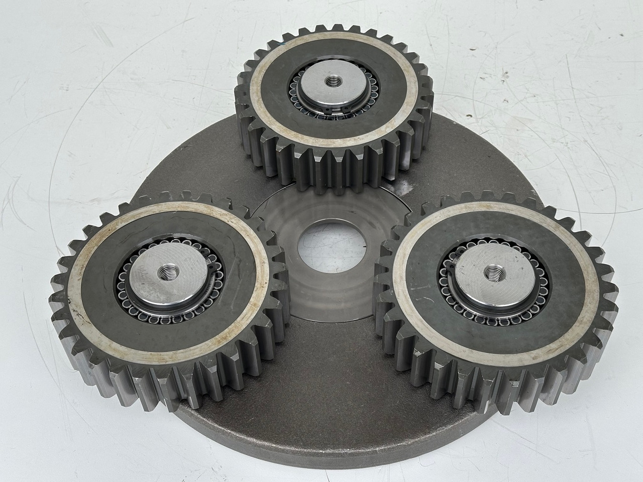 Liebherr Planetenträger ID-Nr.944324903 mit Planetenrädern ID-Nr.944325903. FAT550 FAT550P046. A900,LH120,LH150,E974,ER974,R964,R966,R970,R974,R976,R980,R984. #PL.9443249.PL9443260.2374# - Mando final para Excavadora: foto 2 Liebherr Planetenträger ID-Nr.944324903 mit Planetenrädern ID-Nr.944325903. FAT550 FAT550P046. A900,LH120,LH150,E974,ER974,R964,R966,R970,R974,R976,R980,R984. #PL.9443249.PL9443260.2374# - Mando final para Excavadora: foto 2