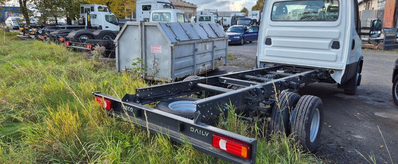 IVECO Daily 70C18 - nowe! - Camión chasis: foto 1 IVECO Daily 70C18 - nowe! - Camión chasis: foto 1