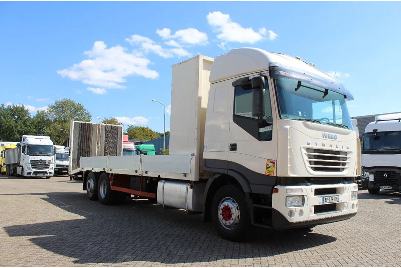 Iveco Stralis 400 * EURO3 * 6X2 * LIFT * WINCH * ONLY 180TKM * - Camión portavehículos: foto 4 Iveco Stralis 400 * EURO3 * 6X2 * LIFT * WINCH * ONLY 180TKM * - Camión portavehículos: foto 4