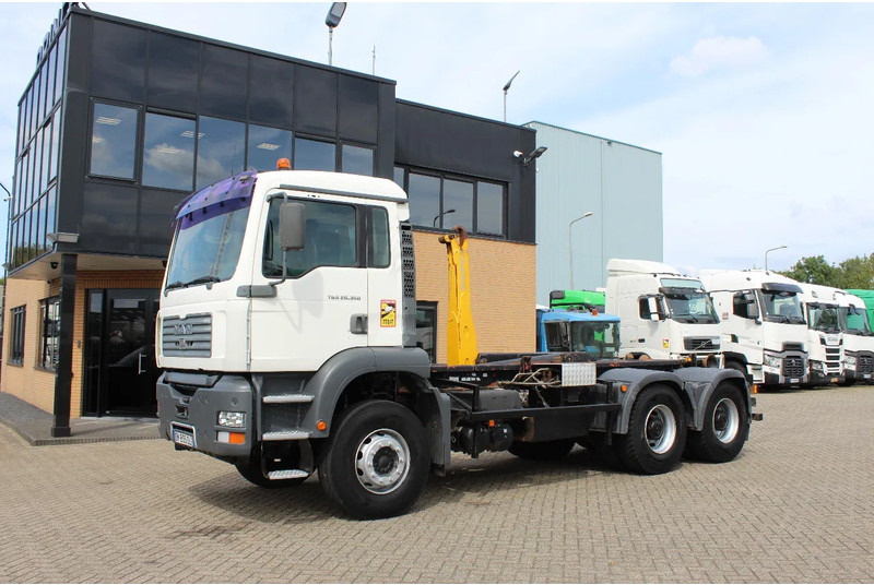 MAN TGA 26.360 * 6X4 * EURO 3 * - Camión con equipo de cable: foto 1 MAN TGA 26.360 * 6X4 * EURO 3 * - Camión con equipo de cable: foto 1