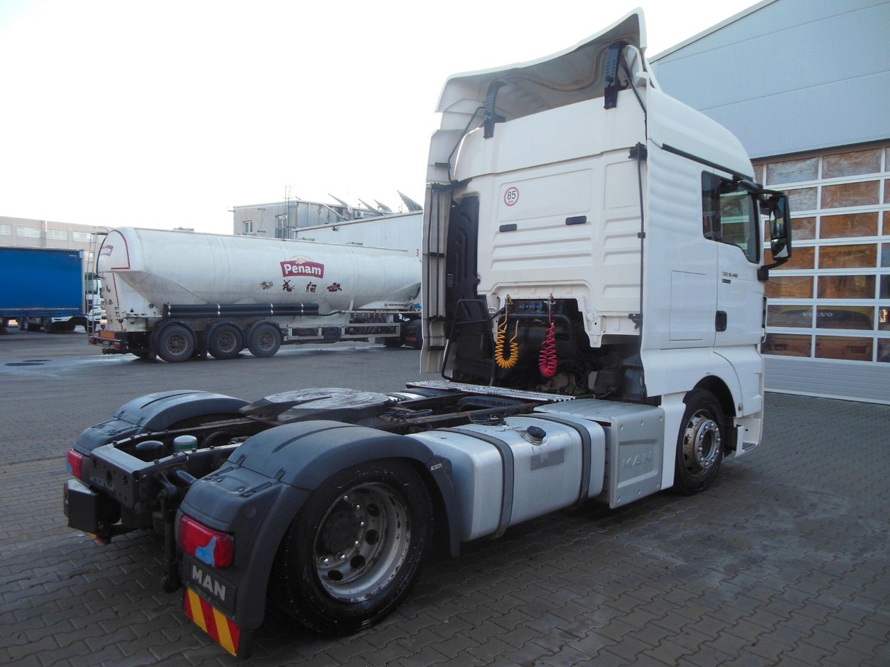 MAN TGX 18.480 LLS-U, LOWDECK + KRONE MEGA MAN TGX 18.480 LLS-U, LOWDECK - Cabeza tractora: foto 3 MAN TGX 18.480 LLS-U, LOWDECK + KRONE MEGA MAN TGX 18.480 LLS-U, LOWDECK - Cabeza tractora: foto 3