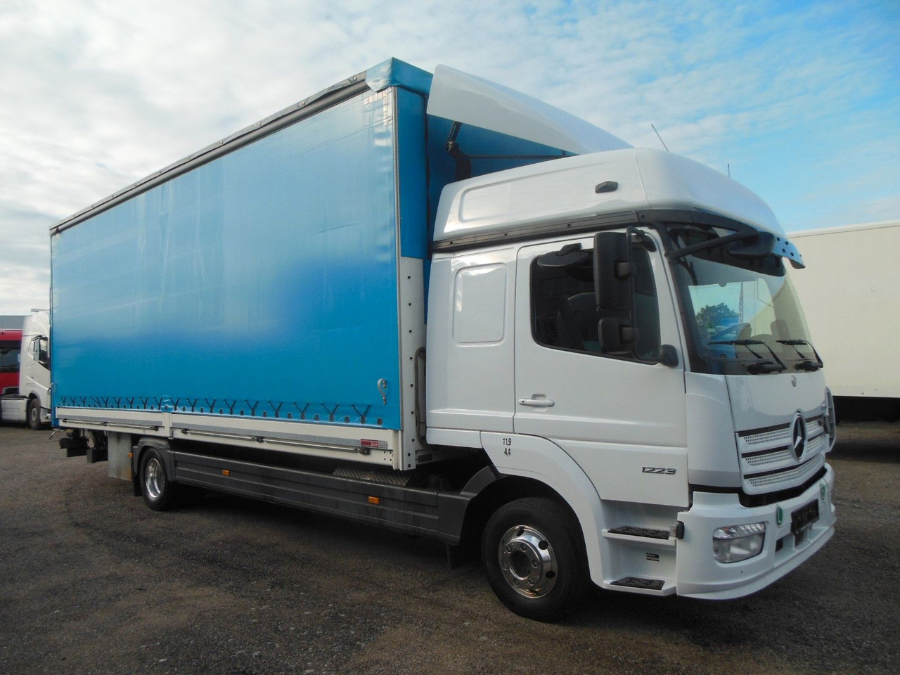 Mercedes-Benz 1223 ATEGO, GARANTI 12/2027, TOP, WIE NEUE!!! - Camión lona: foto 2 Mercedes-Benz 1223 ATEGO, GARANTI 12/2027, TOP, WIE NEUE!!! - Camión lona: foto 2