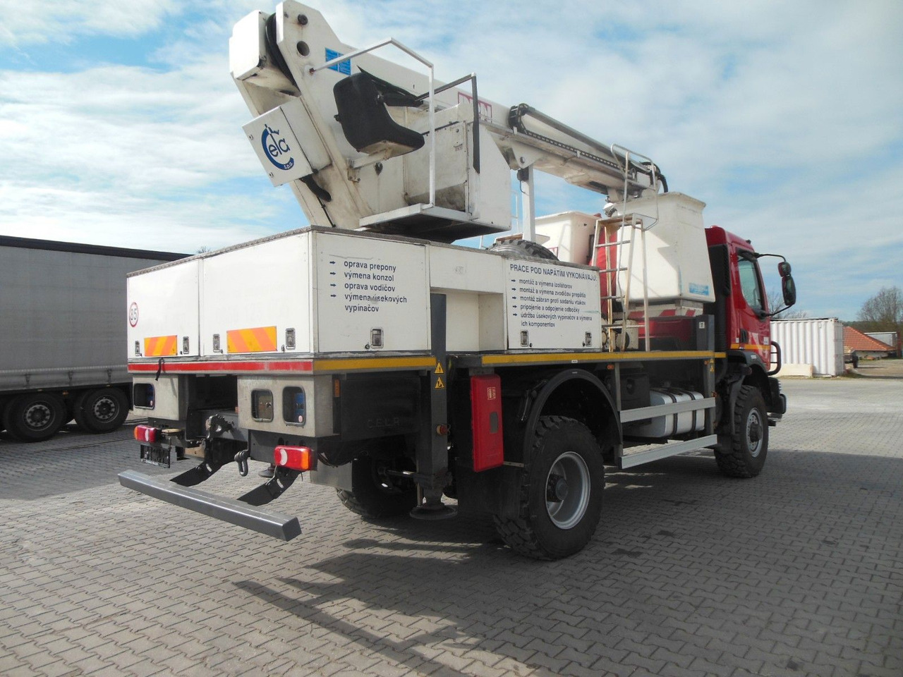 Renault MIDLUM 220.14,4X4,HUBARBEITBÜHNE 16,5M, ISOLIERT - Camión con plataforma elevadora: foto 3 Renault MIDLUM 220.14,4X4,HUBARBEITBÜHNE 16,5M, ISOLIERT - Camión con plataforma elevadora: foto 3