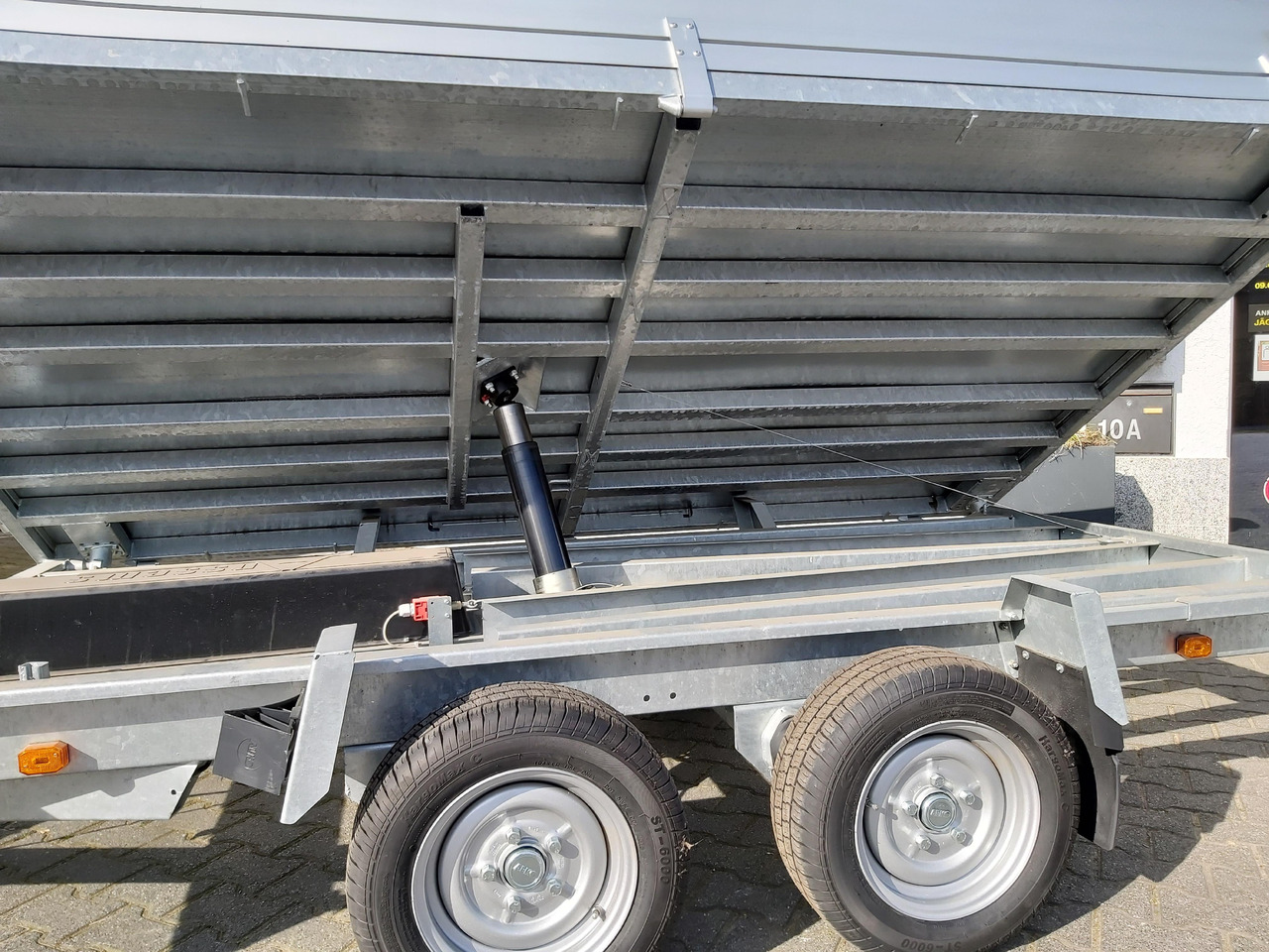 Anssems Kipper KSX 3500 Elektrisch 305x178x35cm Stahlboden niedrig Fahrgestell 3500kg - Remolque volquete: foto 5 Anssems Kipper KSX 3500 Elektrisch 305x178x35cm Stahlboden niedrig Fahrgestell 3500kg - Remolque volquete: foto 5