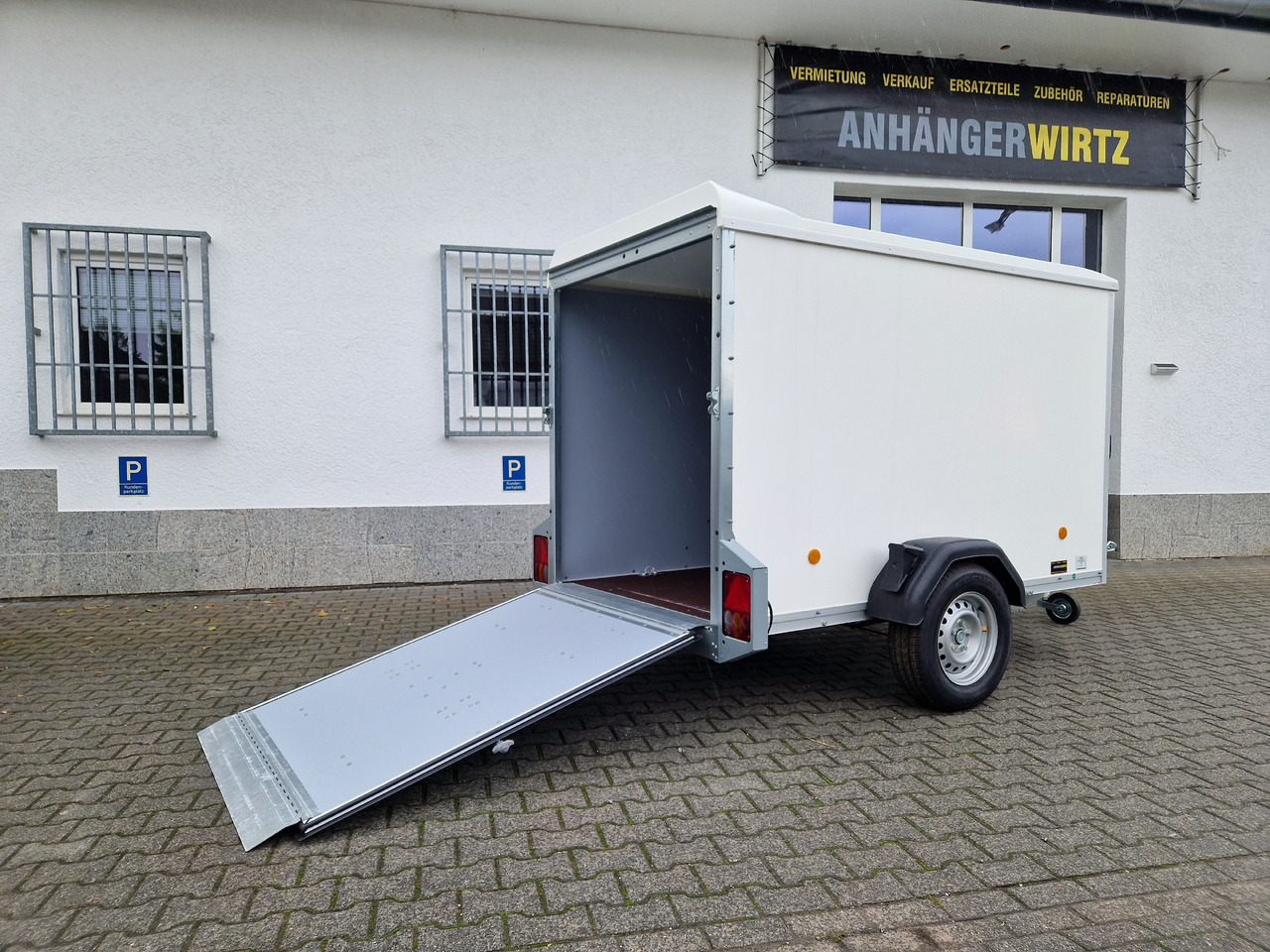 Böckmann Koffer KT 2513/135 F 251x130x150cm weiß Heckrampe V Deichsel 1350kg - Remolque caja cerrada: foto 1 Böckmann Koffer KT 2513/135 F 251x130x150cm weiß Heckrampe V Deichsel 1350kg - Remolque caja cerrada: foto 1