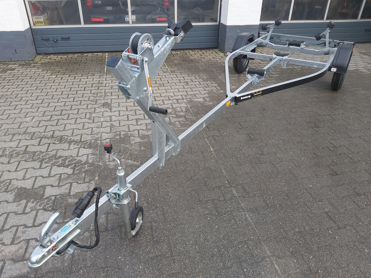 Brenderup Bootstrailer 750L UB Premium 180750UBL 750kg Winde 311959 Januar Online Aktion - Remolque para barco: foto 3 Brenderup Bootstrailer 750L UB Premium 180750UBL 750kg Winde 311959 Januar Online Aktion - Remolque para barco: foto 3