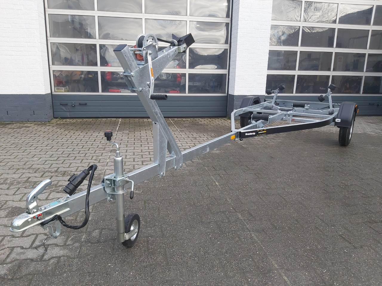 Brenderup Bootstrailer 750L UB Premium 180750UBL 750kg Winde 311959 Januar Online Aktion - Remolque para barco: foto 1 Brenderup Bootstrailer 750L UB Premium 180750UBL 750kg Winde 311959 Januar Online Aktion - Remolque para barco: foto 1