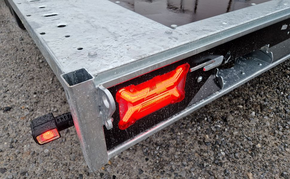 Brian James Trailer Connect 310x188cm black plattform Tandem 10" Alufelgen 3000kg - Remolque plataforma/ Caja abierta: foto 1 Brian James Trailer Connect 310x188cm black plattform Tandem 10" Alufelgen 3000kg - Remolque plataforma/ Caja abierta: foto 1