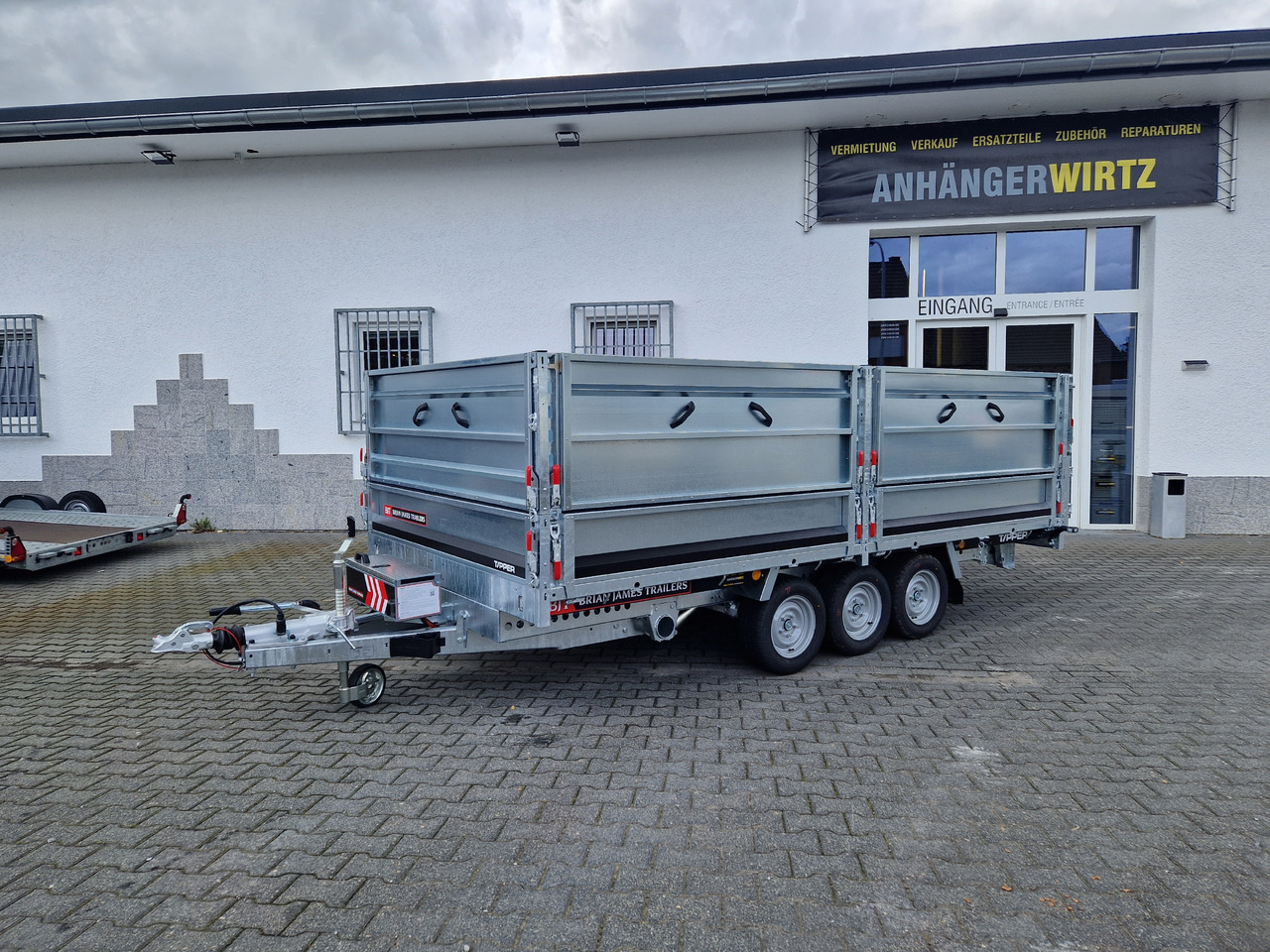 Brian James Trailer Tipper 526-4020 400x200x100cm Aufsatz elek. blackline LED Tridem 3500kg Aktion - Remolque volquete: foto 1 Brian James Trailer Tipper 526-4020 400x200x100cm Aufsatz elek. blackline LED Tridem 3500kg Aktion - Remolque volquete: foto 1