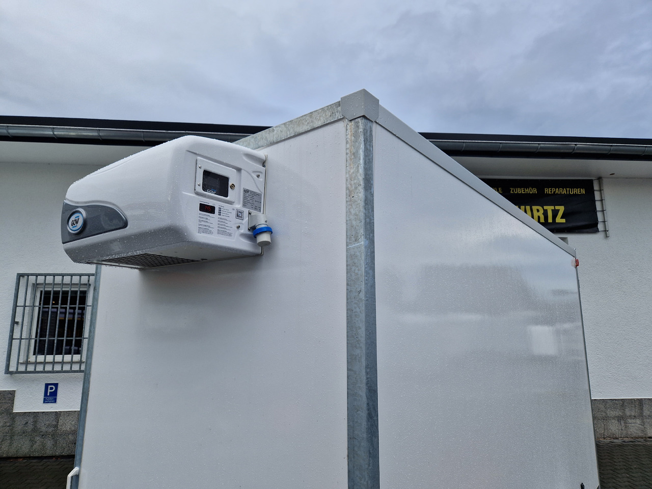 Kargo CoolBoxx FK2736HT 355x162x198cm 230V +Kühlung Govi Arktik 2000 (L) 2700kg - Remolque frigorífico: foto 4 Kargo CoolBoxx FK2736HT 355x162x198cm 230V +Kühlung Govi Arktik 2000 (L) 2700kg - Remolque frigorífico: foto 4
