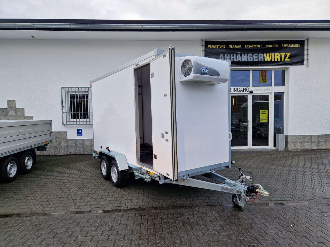 Kargo CoolBoxx FK2736HT 355x162x198cm Seitentür 230V +Kühler Govi Arktik 2000 100km/H 2700kg - Remolque frigorífico: foto 1 Kargo CoolBoxx FK2736HT 355x162x198cm Seitentür 230V +Kühler Govi Arktik 2000 100km/H 2700kg - Remolque frigorífico: foto 1