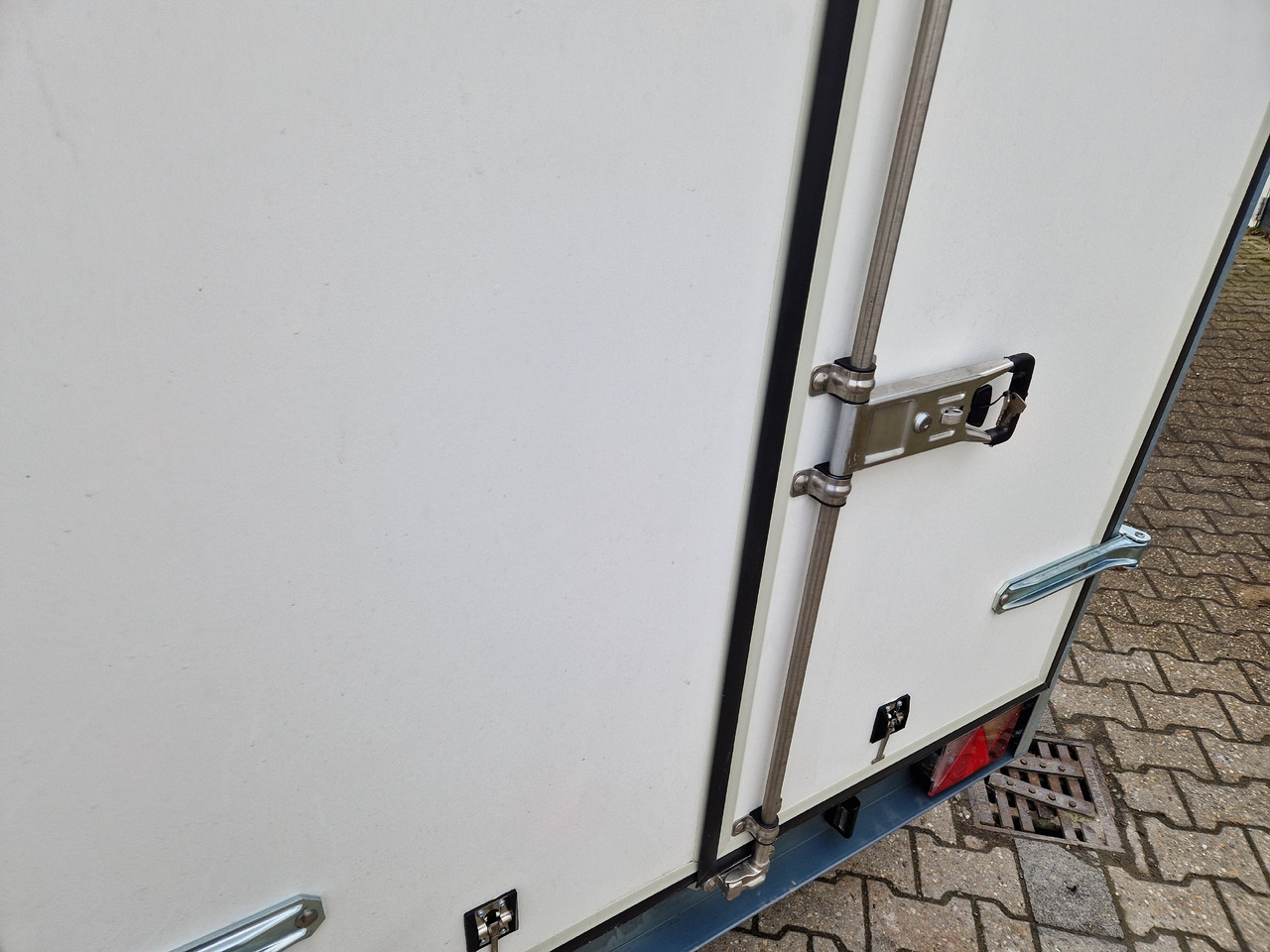 Kargo F2736HTD 358x146x180cm Zurrsystem (L) 2700kg 100km/H Modell 2025 - Remolque caja cerrada: foto 3 Kargo F2736HTD 358x146x180cm Zurrsystem (L) 2700kg 100km/H Modell 2025 - Remolque caja cerrada: foto 3
