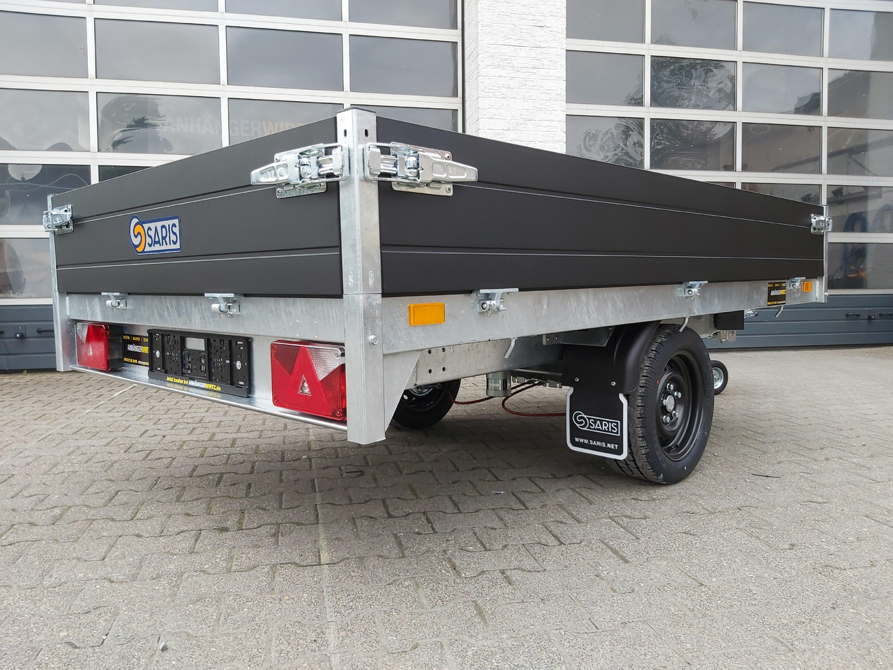 Leasing de  Saris Kipper K1 256 150 1500 1 E 256x150x30cm black Edition Elektro & Notpumpe 13" (S) 1500kg Saris Kipper K1 256 150 1500 1 E 256x150x30cm black Edition Elektro & Notpumpe 13" (S) 1500kg: foto 6 Leasing de  Saris Kipper K1 256 150 1500 1 E 256x150x30cm black Edition Elektro & Notpumpe 13" (S) 1500kg Saris Kipper K1 256 150 1500 1 E 256x150x30cm black Edition Elektro & Notpumpe 13" (S) 1500kg: foto 6