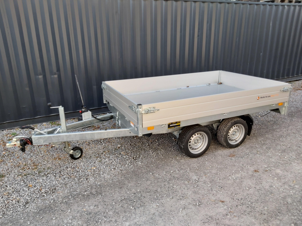 Saris Kipper K1 276 170 2700 2 276x170x30cm Handpumpe 13" 2700kg - Remolque volquete: foto 1 Saris Kipper K1 276 170 2700 2 276x170x30cm Handpumpe 13" 2700kg - Remolque volquete: foto 1