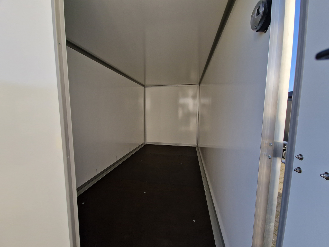 Remolque caja cerrada WM Meyer Koffer AZ 3540/185 S35 401x185x205cm (XL) 3500kg Aktion: foto 12