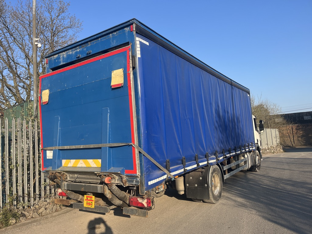 Scania P230 4x2 Curtain side - Camión lona: foto 3 Scania P230 4x2 Curtain side - Camión lona: foto 3