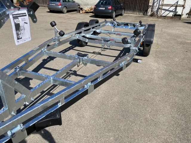 Brenderup Brenderup Premium Bootsanhänger 242500TB SR mit Superrollen, 2,5 to. 7,2m/ 24 Fuß - Remolque para barco: foto 4 Brenderup Brenderup Premium Bootsanhänger 242500TB SR mit Superrollen, 2,5 to. 7,2m/ 24 Fuß - Remolque para barco: foto 4