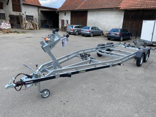 Brenderup Premium Bootsanhänger 242000TB SR mit Superrollen, 2,0 to. 7,2m/ 24 Fuß - Remolque para barco: foto 1 Brenderup Premium Bootsanhänger 242000TB SR mit Superrollen, 2,0 to. 7,2m/ 24 Fuß - Remolque para barco: foto 1