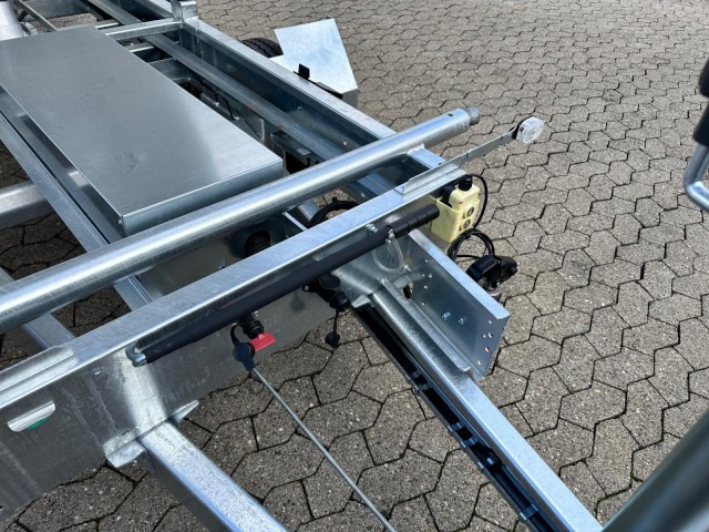 Humbaur 3-Seitenkipper HTK 2700.27 E-Pumpe Alu, 2670 x 1500 x 350 mm, 2,7 to. - Remolque volquete: foto 3 Humbaur 3-Seitenkipper HTK 2700.27 E-Pumpe Alu, 2670 x 1500 x 350 mm, 2,7 to. - Remolque volquete: foto 3