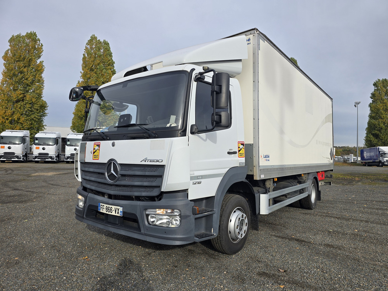 MERCEDES-BENZ Atego 1218 - Box - LIFT - SIDE DOOR - ADR - Camión caja cerrada: foto 1 MERCEDES-BENZ Atego 1218 - Box - LIFT - SIDE DOOR - ADR - Camión caja cerrada: foto 1