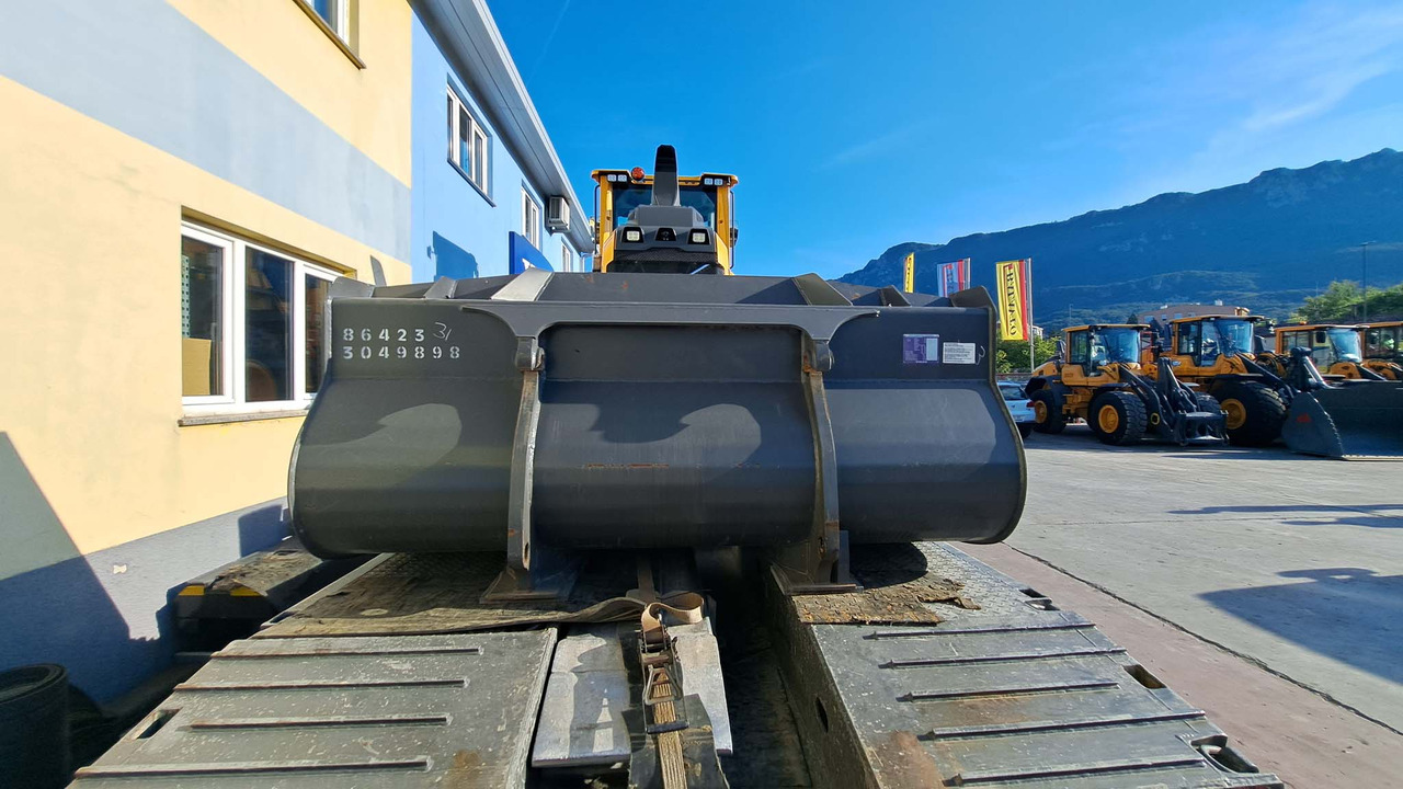 VOLVO 2500 mm for 12-15 ton wheel loaders - Cazo cargador: foto 3 VOLVO 2500 mm for 12-15 ton wheel loaders - Cazo cargador: foto 3