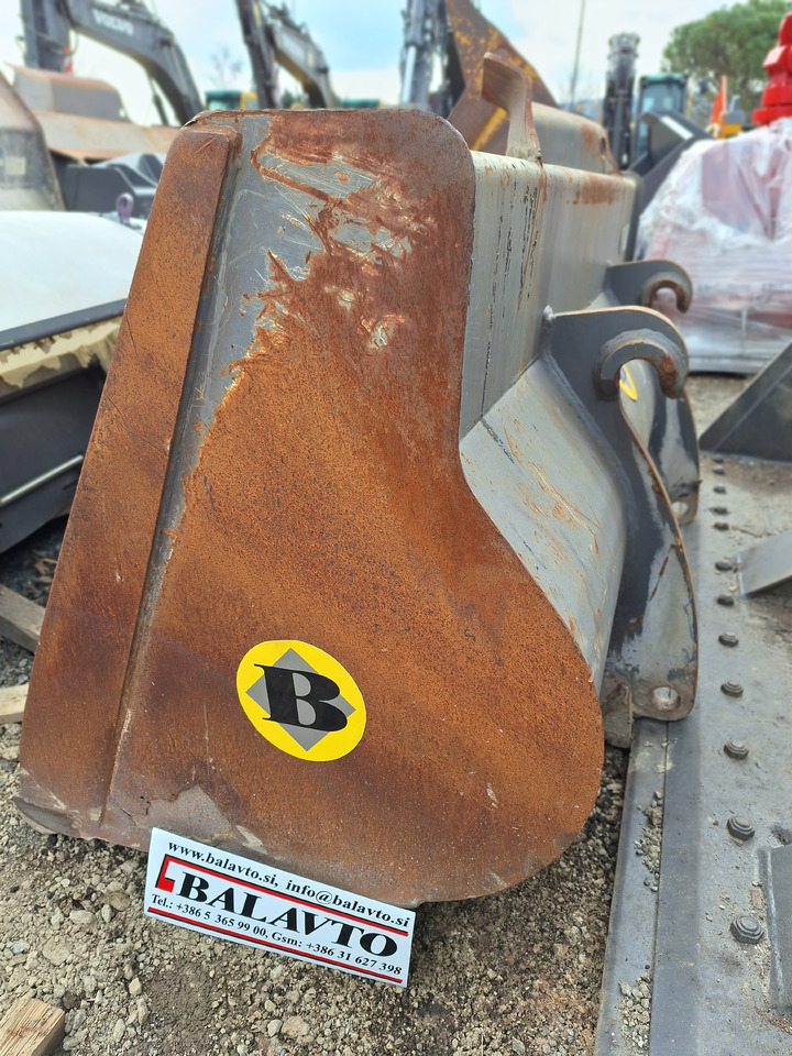 Volvo 93812 loader bucket 2300 mm BOE - Cazo cargador: foto 2 Volvo 93812 loader bucket 2300 mm BOE - Cazo cargador: foto 2