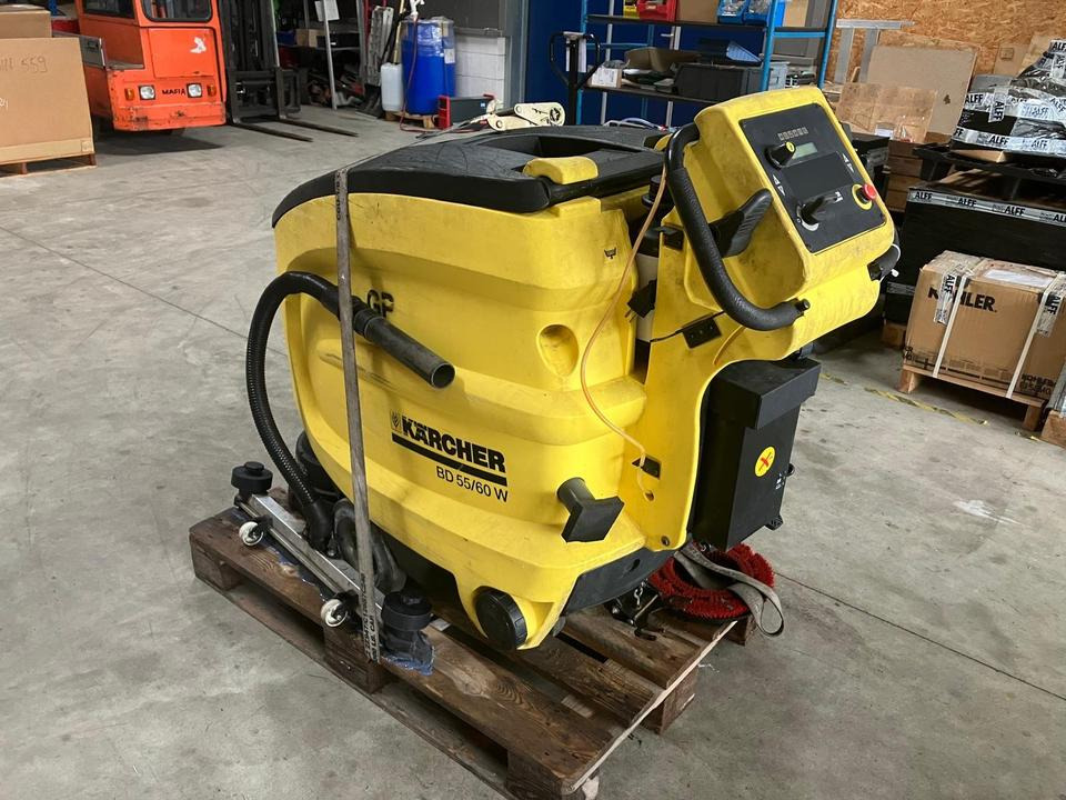 Kärcher BD 55/60W Putzmaschine Akku defekt, Teileträger - Fregadora: foto 1 Kärcher BD 55/60W Putzmaschine Akku defekt, Teileträger - Fregadora: foto 1