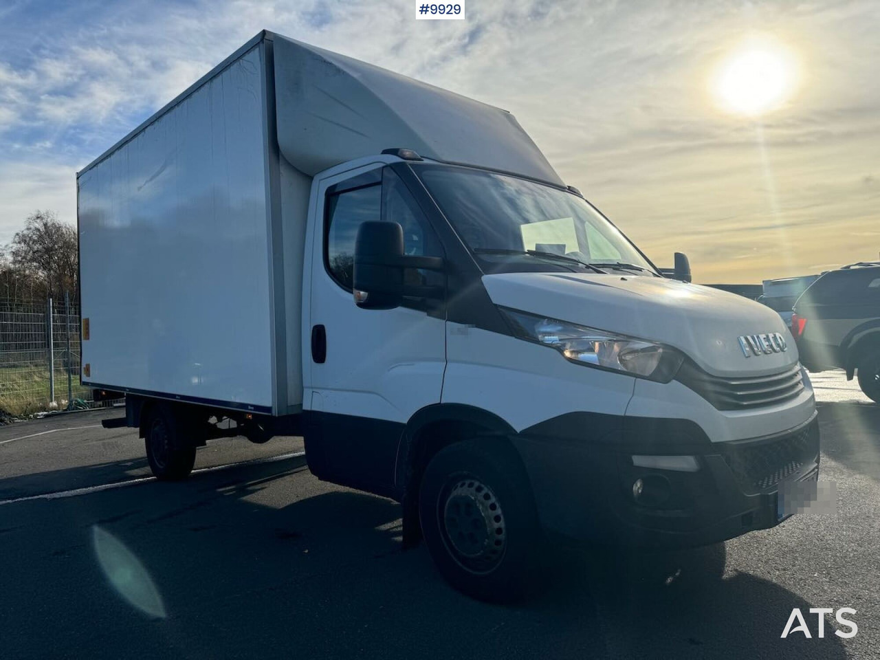 Box Truck Iveco Daily with Tail Lift - Furgoneta caja cerrada: foto 3 Box Truck Iveco Daily with Tail Lift - Furgoneta caja cerrada: foto 3