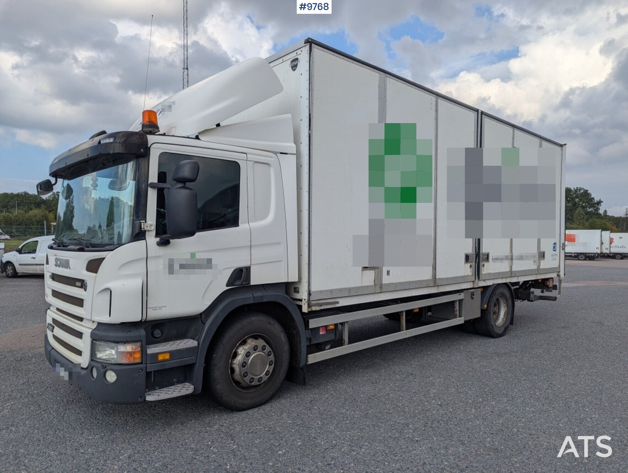 Box Truck Scania P280 4X2 with tail lift - Camión caja cerrada: foto 1 Box Truck Scania P280 4X2 with tail lift - Camión caja cerrada: foto 1