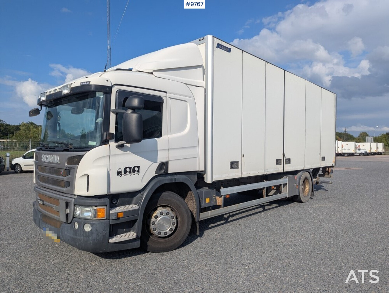 Box Truck Scania P320 4X2 with tail lift - Camión caja cerrada: foto 1 Box Truck Scania P320 4X2 with tail lift - Camión caja cerrada: foto 1