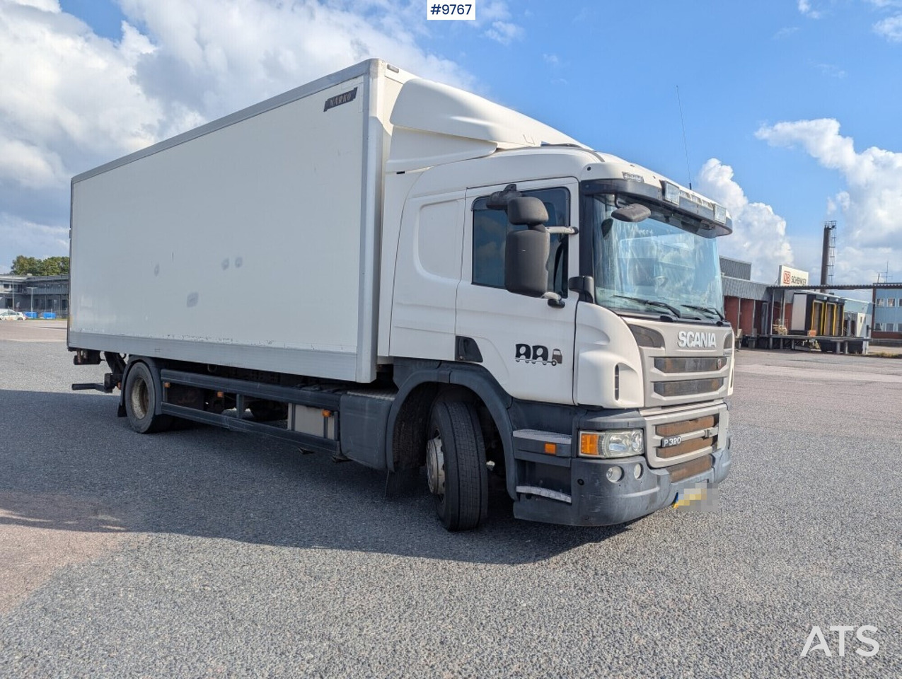 Box Truck Scania P320 4X2 with tail lift - Camión caja cerrada: foto 2 Box Truck Scania P320 4X2 with tail lift - Camión caja cerrada: foto 2