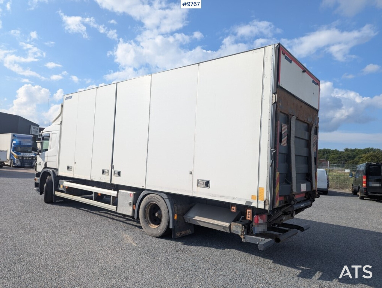 Box Truck Scania P320 4X2 with tail lift - Camión caja cerrada: foto 3 Box Truck Scania P320 4X2 with tail lift - Camión caja cerrada: foto 3