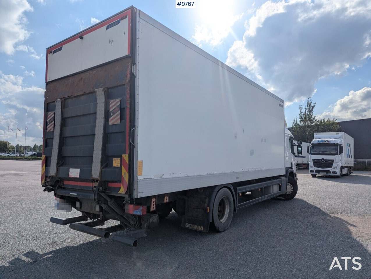 Box Truck Scania P320 4X2 with tail lift - Camión caja cerrada: foto 4 Box Truck Scania P320 4X2 with tail lift - Camión caja cerrada: foto 4