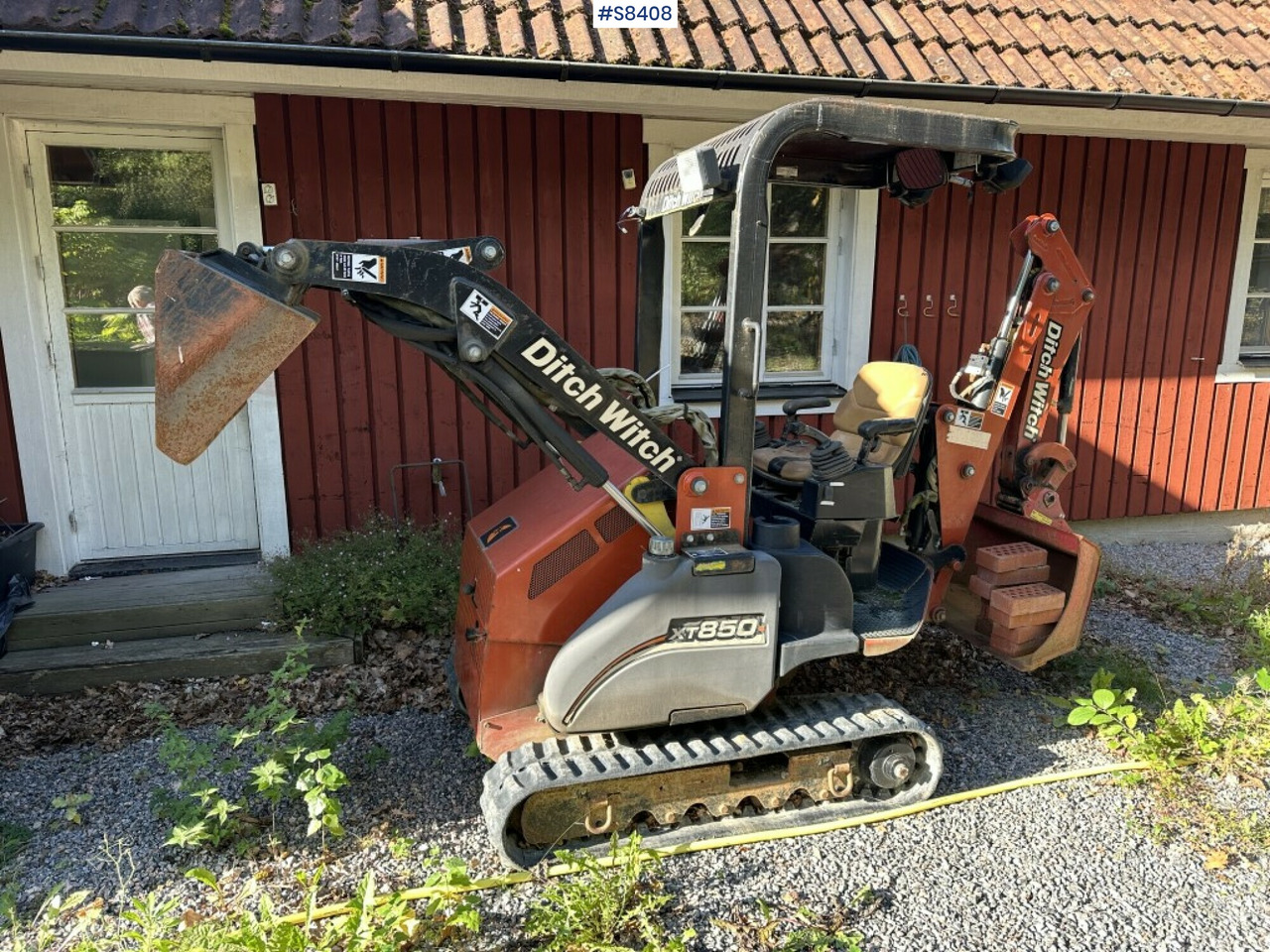 Ditch witch XT850 with Front loader and Backhoe attachment - Minicargadora de cadenas: foto 1 Ditch witch XT850 with Front loader and Backhoe attachment - Minicargadora de cadenas: foto 1