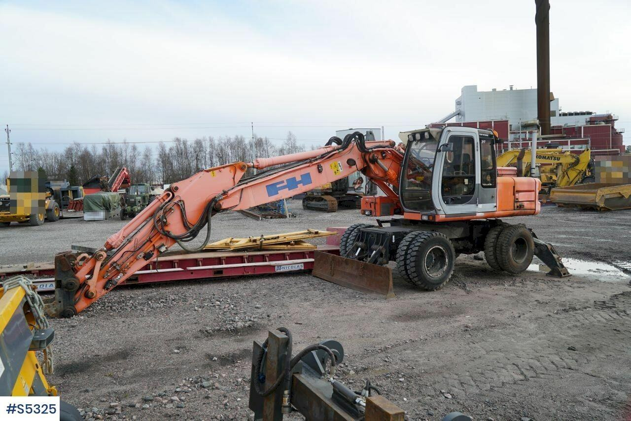 EXCAVATOR Hitachi EX165W with tools - Excavadora: foto 2 EXCAVATOR Hitachi EX165W with tools - Excavadora: foto 2