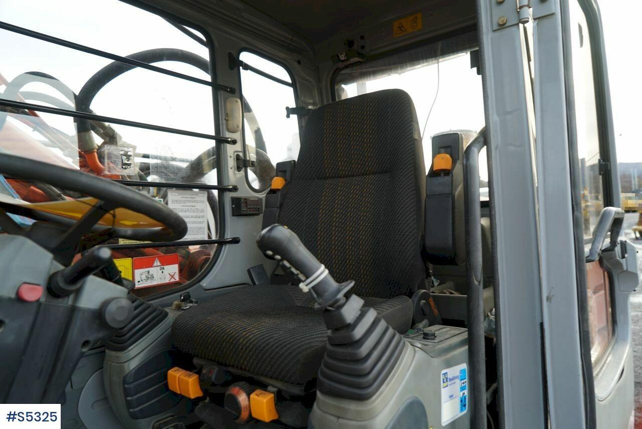 EXCAVATOR Hitachi EX165W with tools - Excavadora: foto 5 EXCAVATOR Hitachi EX165W with tools - Excavadora: foto 5